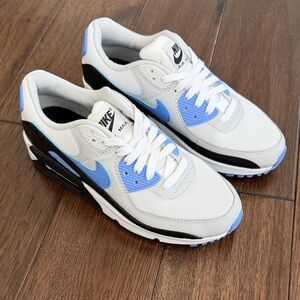 Nike Air Max White and Light Blue Sneakers women’s 7.5 brand new